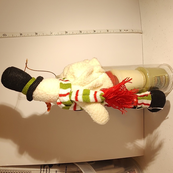 Yankee Candle Snowman Ornament & 3 Christmas Fragrance Votive Candles Gift Set - Picture 2 of 4